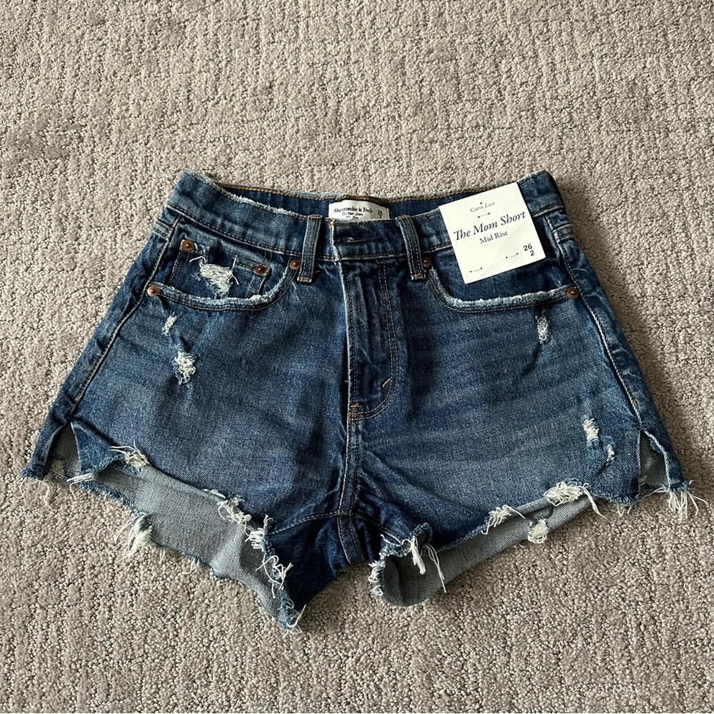 Abercrombie Curve Love Mid Rise Mom Short size 26/2